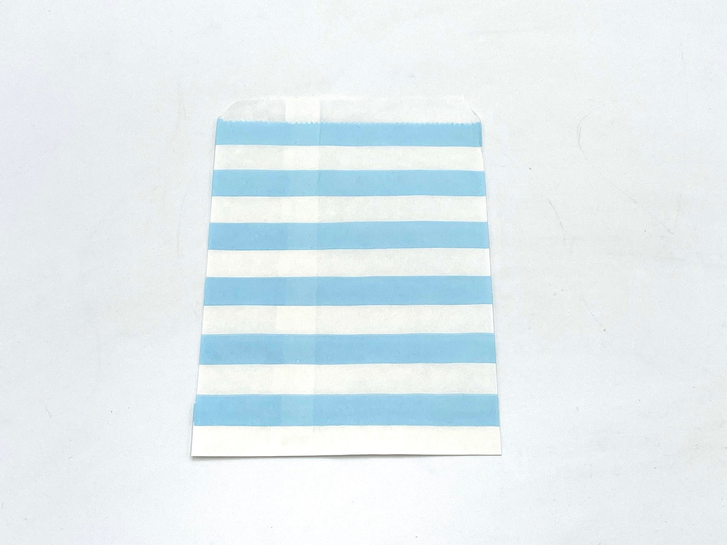 8x Paper bags with blue stripes13.2x18cm +1.5cm