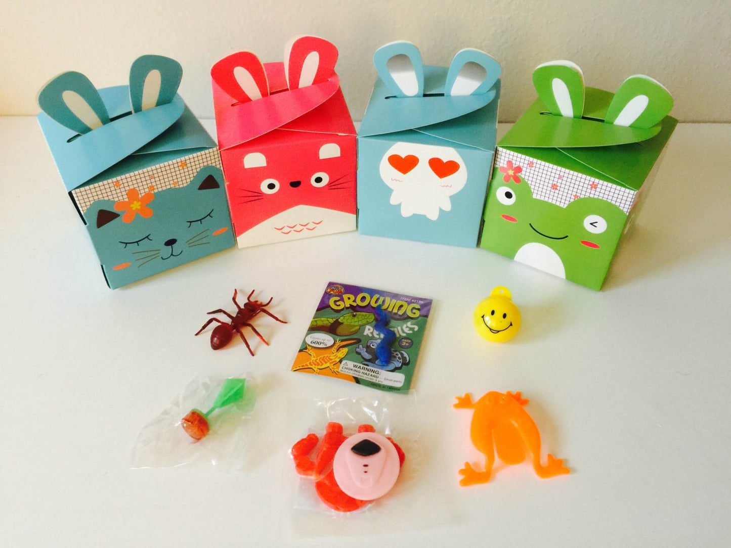 12x Pack Goody Bags Pre Made & Filled with Toys, Boys Girls Goodie Bag, Eraser; Sharpener; insects