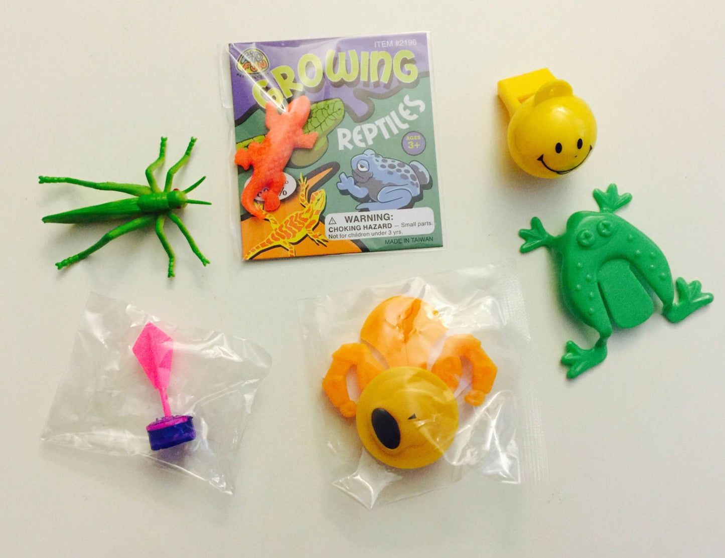 12x Pack Goody Bags Pre Made & Filled with Toys, Boys Girls Goodie Bag, Eraser; Sharpener; insects