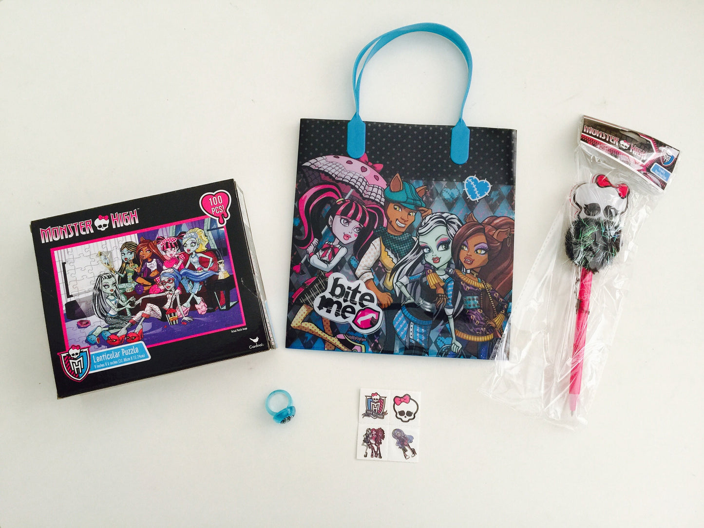 8x Pack Monster High Goody Bags, Filled with Toys, Goodie, Filled Goody Bag ; Loot Bag