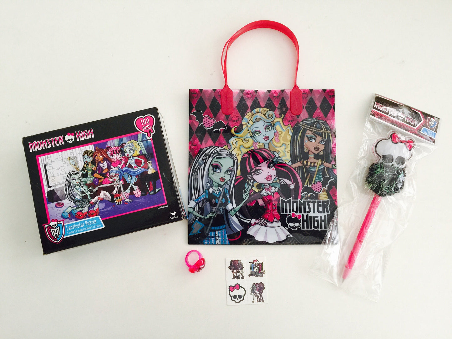 8x Pack Monster High Goody Bags, Filled with Toys, Goodie, Filled Goody Bag ; Loot Bag